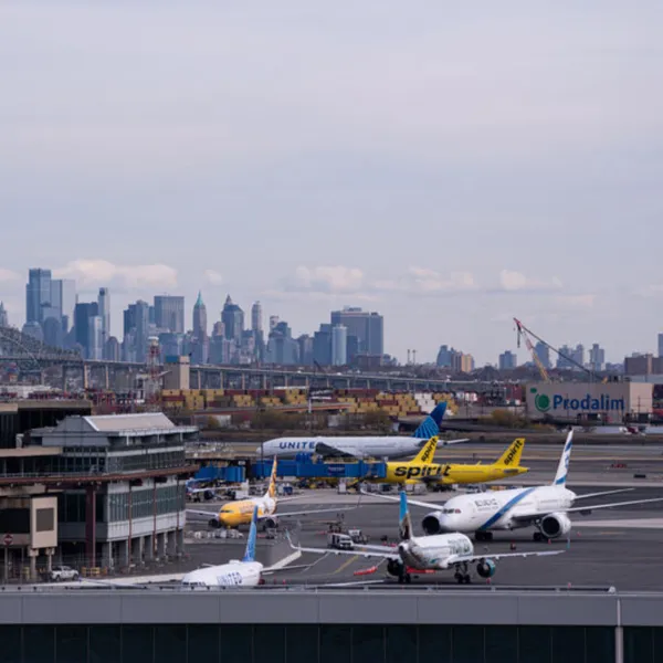 ABD'de Uçuş Kaosu! Hükümet Krizinin Hava Yollarına Etkisi Şoke Etti