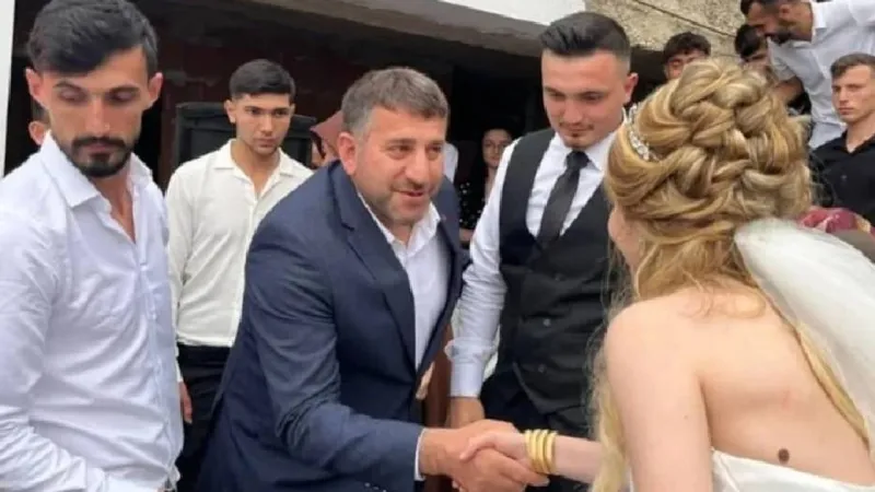 AKP'li Belediyeden Altın Ziyafeti! Düğünlere Altın Yetişmiyor