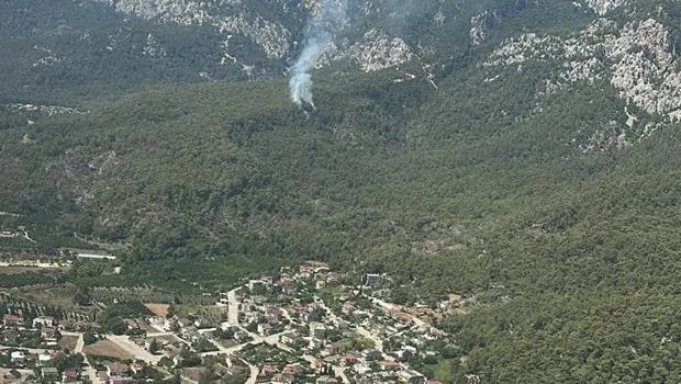 Antalya'da orman yangını: Havadan ve karadan müdahale ediliyor