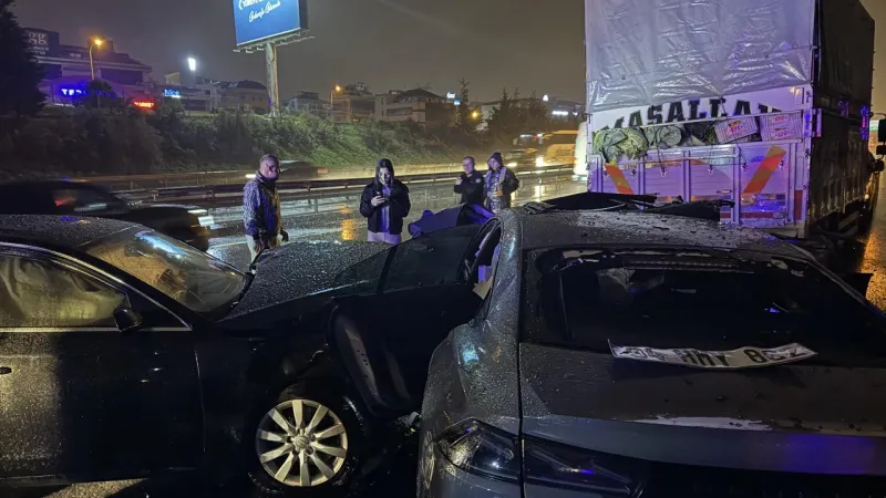 Ataşehir'de zincirleme trafik kazası: 6 yaralılandı