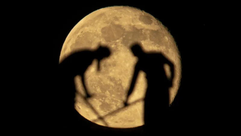 Ay'ın Gizemi Çözüldü: İçinde Ne Bulundu? Şok Detay!