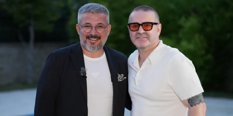 Azad Medeni Kahraman, programında Şafak Sezer’i ağırladı