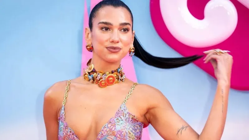 Dua Lipa, Galatasaray'dan servet istedi