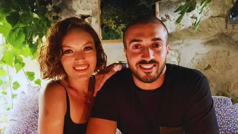 Ezgi Mola'nın Eski Eşi Vuruldu Mu? Alaçatı'da Silahlar Konuştu!