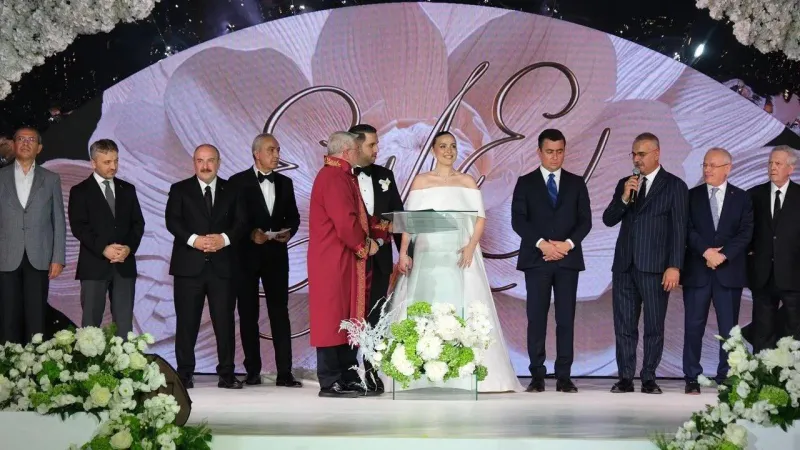 Ertuğrul Özkök: Bir 12 Mart düğün gecesinden, bir 19 Mart düğün gecesine