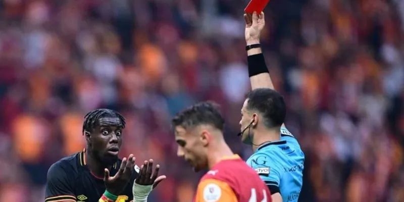 Galatasaray Göztepe maçına çılgın bahis oynanmış: Kırmızı karta 5.5 milyon lira yatırmışlar