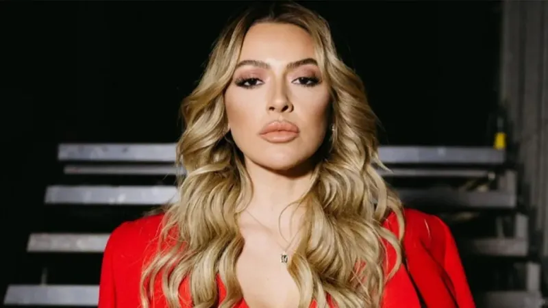 Hadise filtresiz kamera karşısına geçti! Sosyal medya yıkıldı: 'Artık yaşlandı'