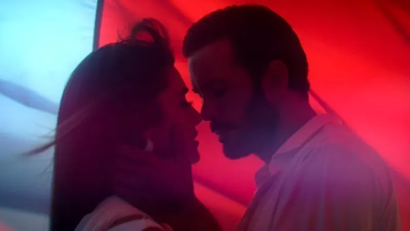 Hande Erçel ve Barış Arduç'tan Aşk Bombası! Fragman Rekor Kırdı