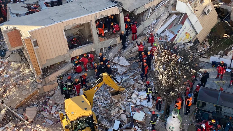 Gebze'de Bina Neden Çöktü? İhmaller Zinciri Mi?
