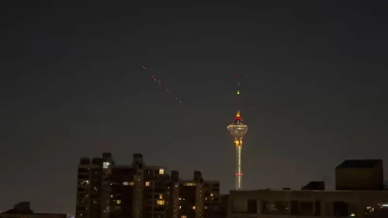 İran'dan İsrail'e Füze Yağmuru! Tahran'da Alarm!