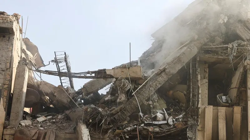 İsrail'den İran'a Şok Saldırı! Hastane Bombalandı Mı?