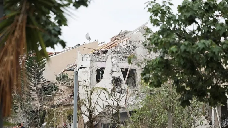 İsrail'deki yıkım gün ağarınca ortaya çıktı! İran'dan İsrail'e füze dalgası
