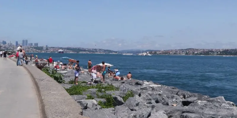İstanbul'da Bayram Keyfi: Sahiller Doldu Taştı!