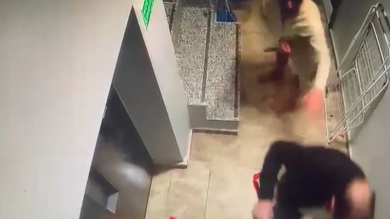 İstanbul'da Kan Donduran Olay! Eşini ve Sevgilisini Otelde Bıçakladı!