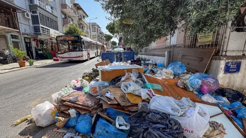 Buca'da Çöp Krizi! Grev Vatandaşları Çileden Çıkardı