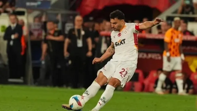 Kaan Ayhan'dan Mertens'e Gönderme: Unutma Bu Günü!