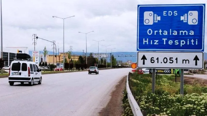 Kara yollarında yeni düzenleme: 20 bin levha ve "tuzak" radarlar kaldırıldı, bazı bölgelerde hız limitleri değişti