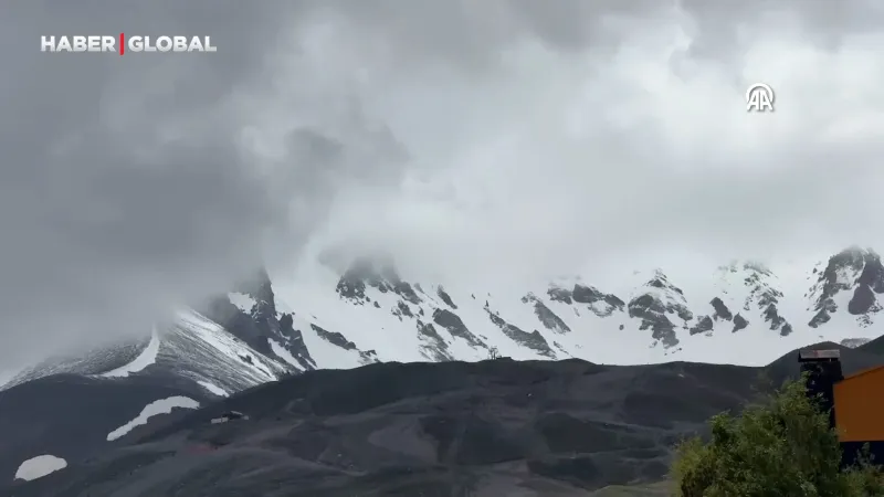 Kayseri'de Mayıs Şoku! Erciyes'e Lapa Lapa Kar Yağdı!