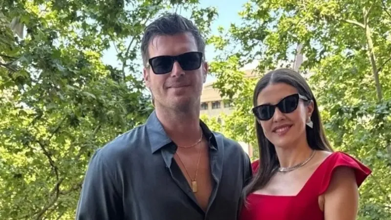 Kıvanç Tatlıtuğ ve Başak Dizer'den Barcelona'da Aşk Pozları!