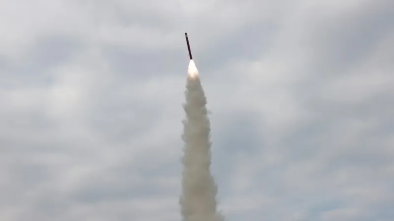 Kuzey Kore'den Füze Şovu! Trump'a Gözdağı mı?