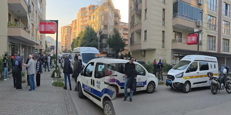 Markette dehşet anları! Eski eşine bıçakla saldırdı