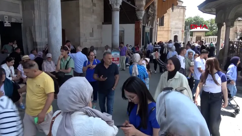Mevlana Müzesi'nde Rekor Ziyaretçi Akını! Bayram Coşkusu