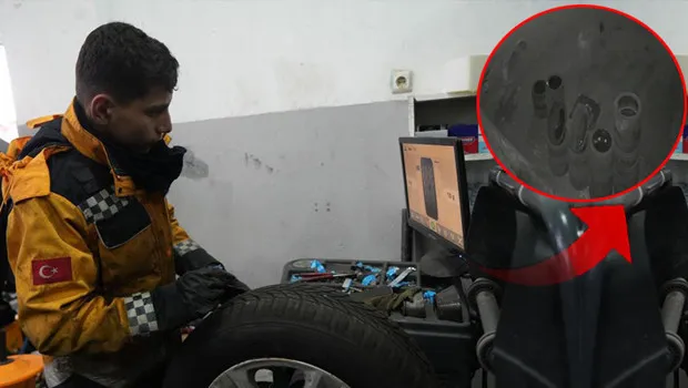 Muş'ta köpeklerin saldırdığı tavuk oto lastikçiye sığındı