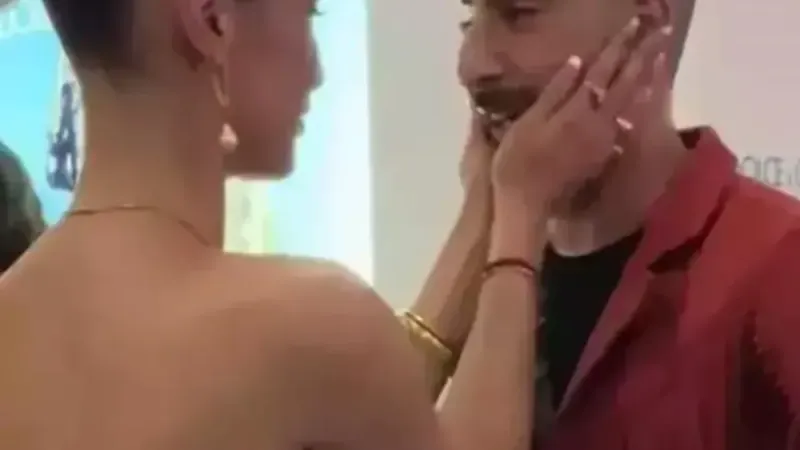 Bella Hadid'den Duygulandıran Hareket! Filistinli Hayranını Ağlattı!