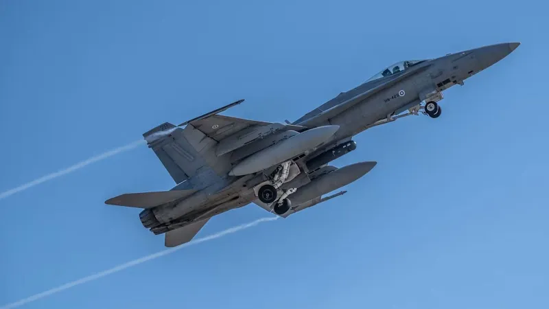 Finlandiya'da Savaş Uçağı Düştü! Pilot Kurtuldu mu?