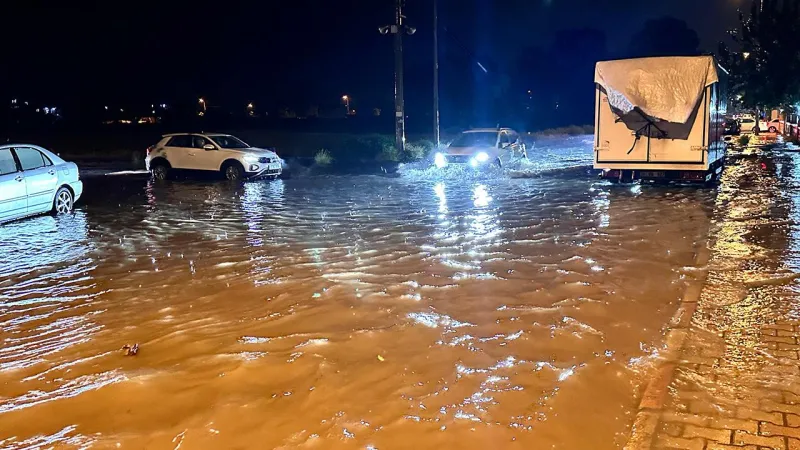 Hatay'da Şiddetli Yağış! Dörtyol Sular Altında Kaldı!