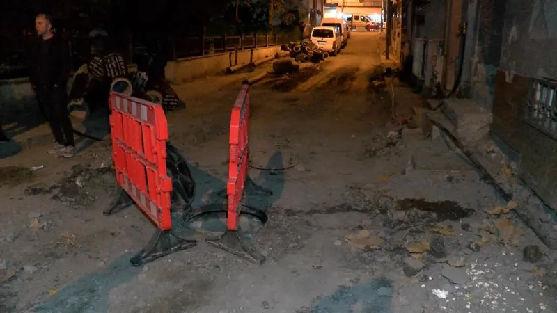 İstanbul'da Rögar Patlaması! Sokak Neden Trafiğe Kapatıldı?
