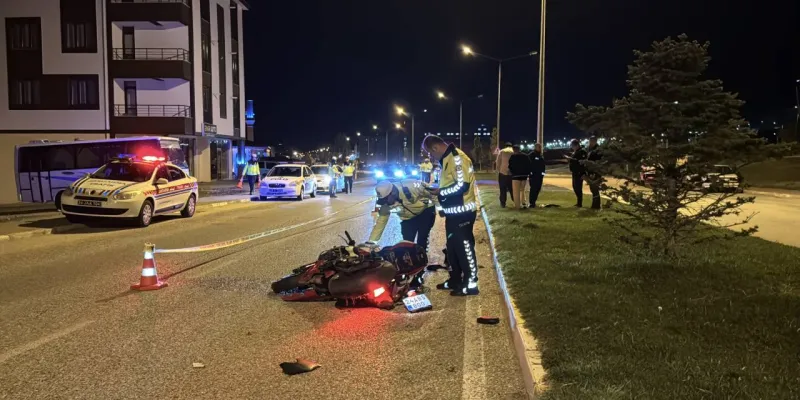 Feci Kaza: Motosiklet Refüje Çarptı, Sürücü Can Verdi!