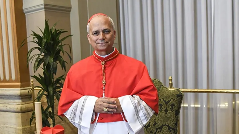 Yeni Papa Robert Prevost! Vatikan'da Beyaz Duman Yükseldi!