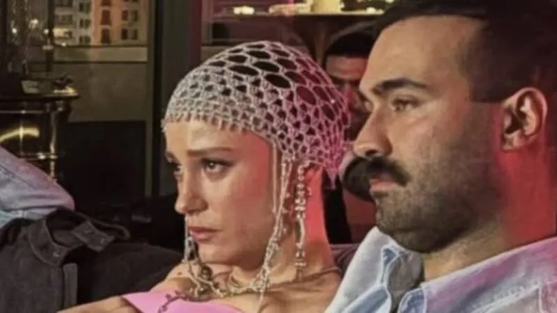 Serenay Sarıkaya ve Mert Demir Aşkı Belgelendi! İşte O Fotoğraf