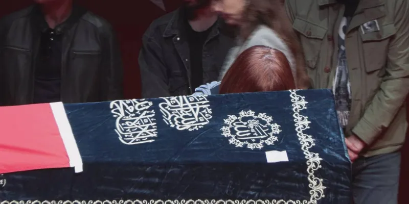 Naşit Özcan'a Veda: Eşinin Tabut Başına Duygu Dolu Anları!