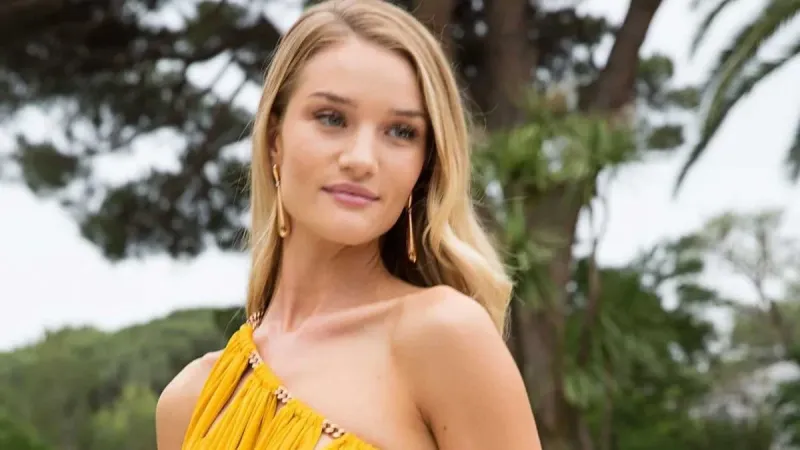 Rosie Huntington Türkiye'de: Güzelliğiyle Büyüledi!
