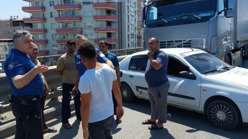 Samsun'da tır ile otomobil çarpıştı, 5 yaşındaki çocuk yaralandı
