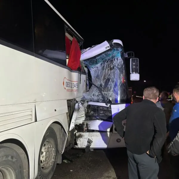 Sinop'ta iki otobüs çarpıştı: 12 yaralı