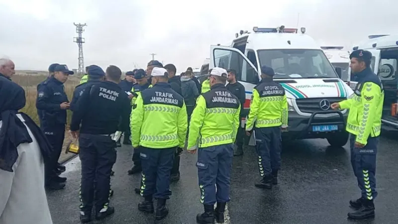 SON DAKİKA! Aksaray'da Jandarma aracına minibüs çarpması sonucu iki askeri personel hayatını kaybetti