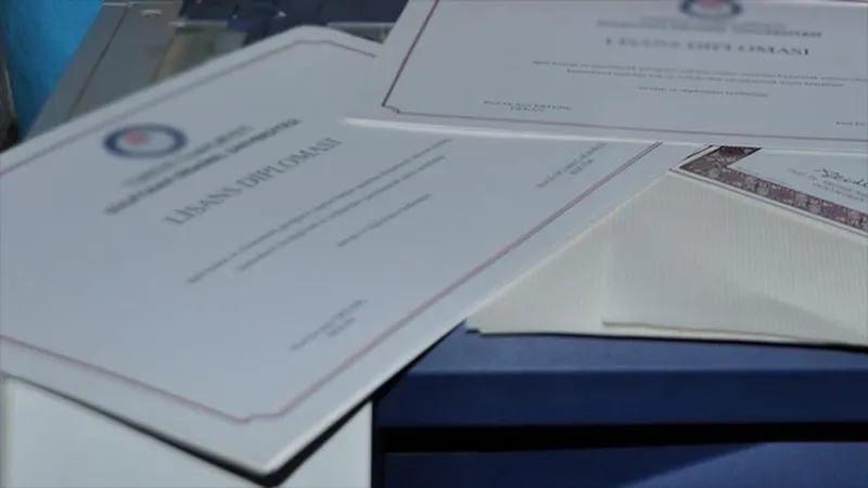 Sözcü yazarı Öztürk: CHP sahte diploma skandalını yıllar önce gündeme getirdi, önerge Cumhur İttifakı'nın oylarıyla reddedildi